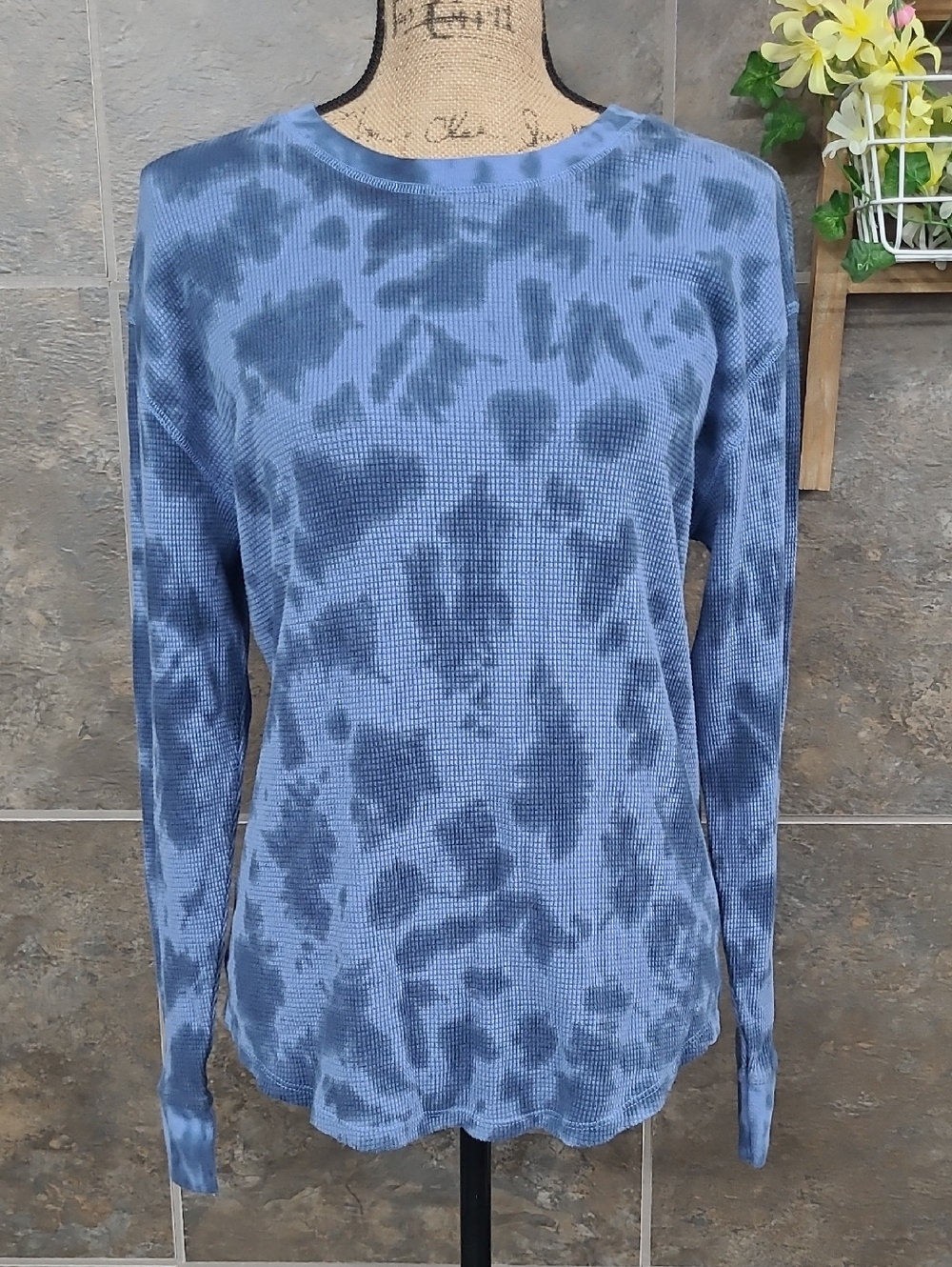 Time and Tru Blue Tie-Dye Waffle Knit Long Sleeve Top